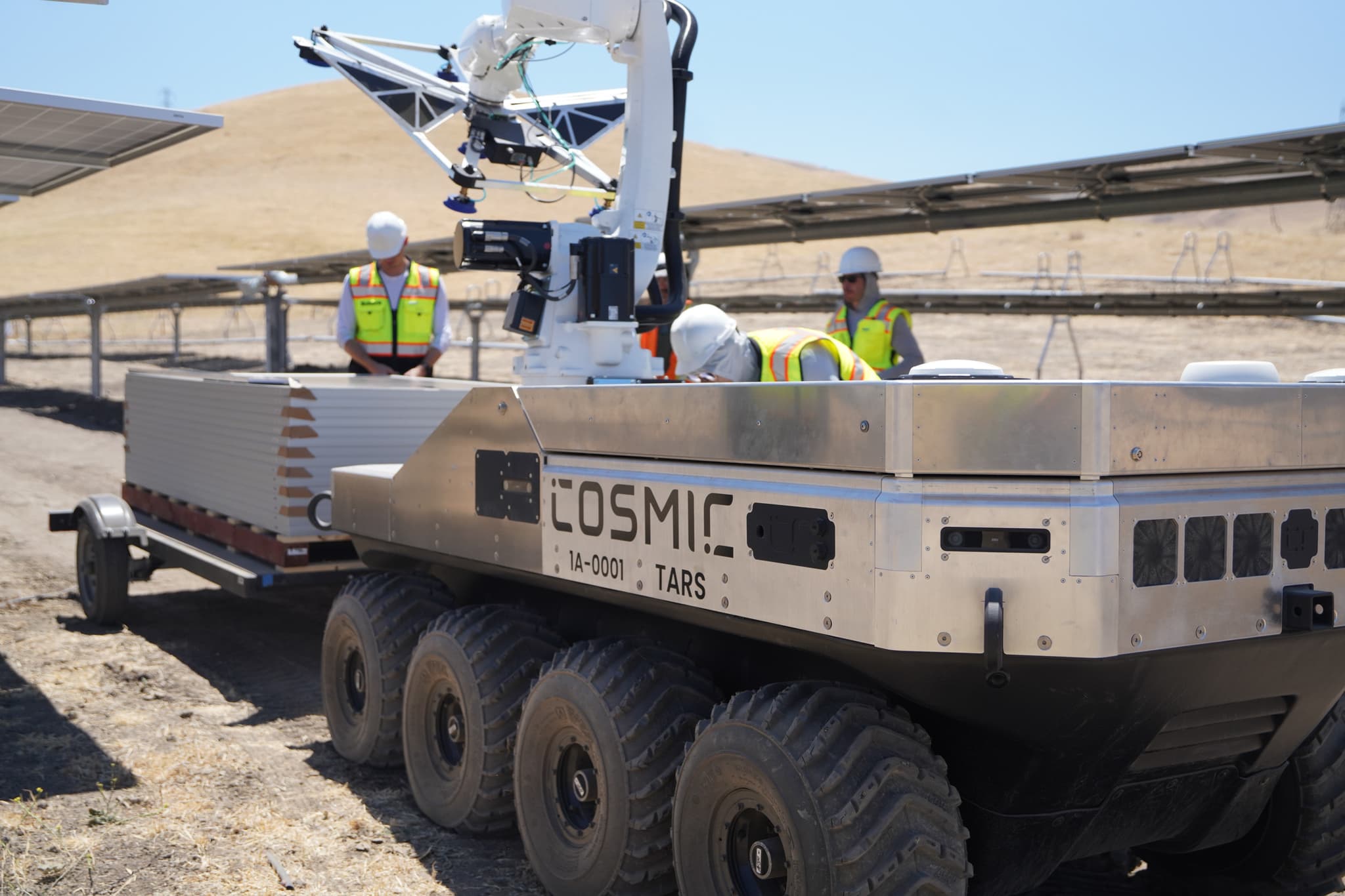 Cosmic-1 mit dem Team in Kalifornien